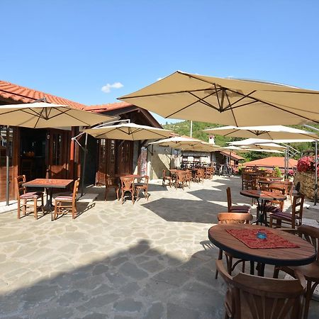 Macedonian Village Hotel & Resort Skopje Esterno foto