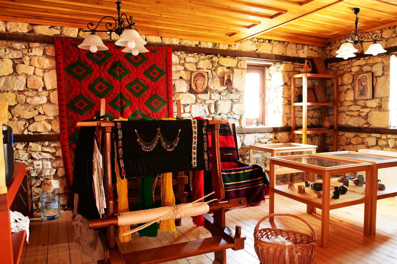 Macedonian Village Hotel & Resort Skopje Esterno foto